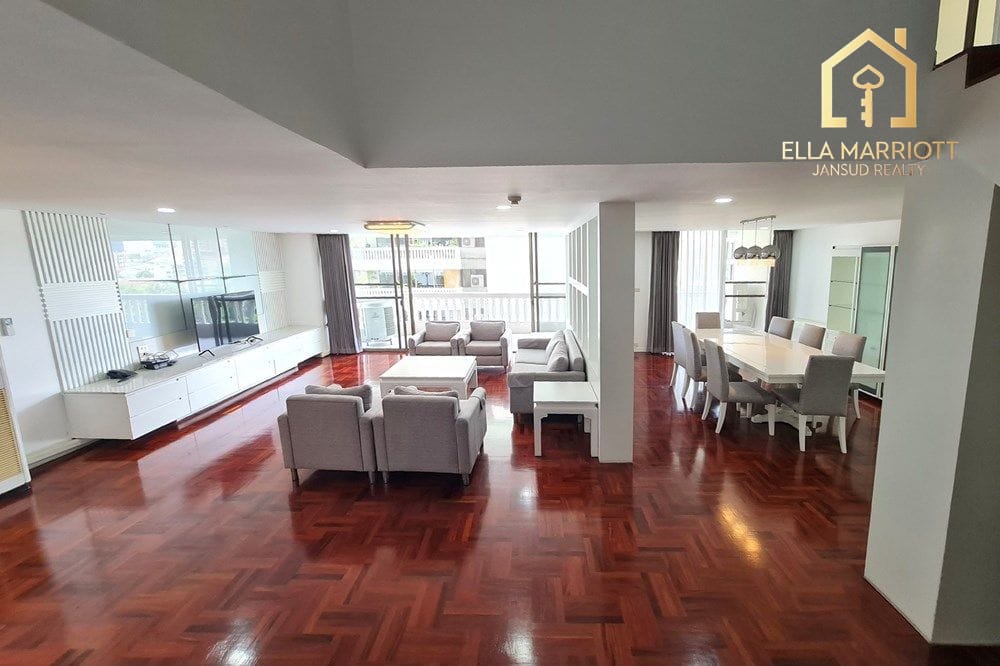 Pet-Friendly Duplex Apartment | Spacious with Open Views 10