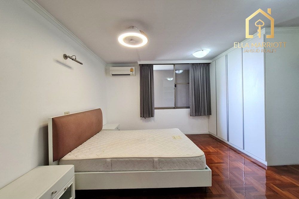 Pet-Friendly Duplex Apartment | Spacious with Open Views 16