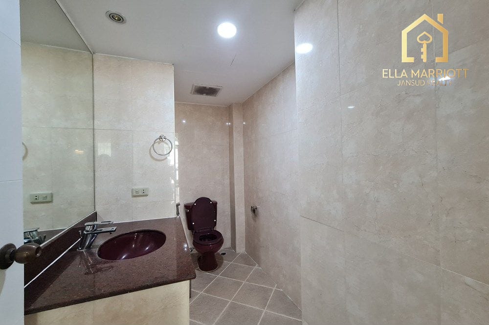 Pet-Friendly Duplex Apartment | Spacious with Open Views 17