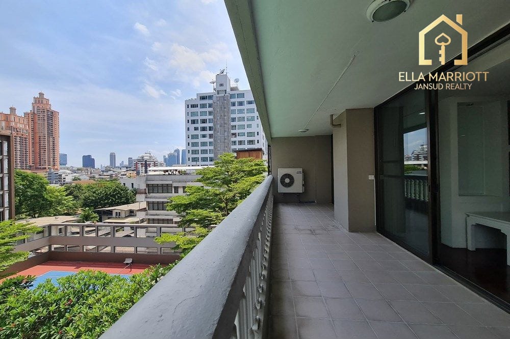 Pet-Friendly Duplex Apartment | Spacious with Open Views 2