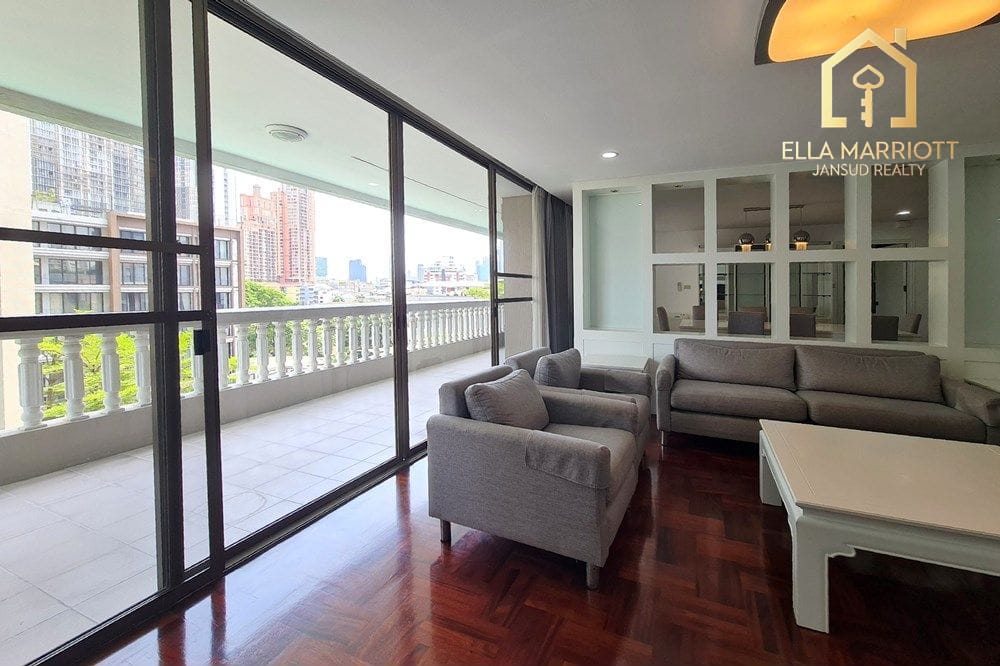 Pet-Friendly Duplex Apartment | Spacious with Open Views 4