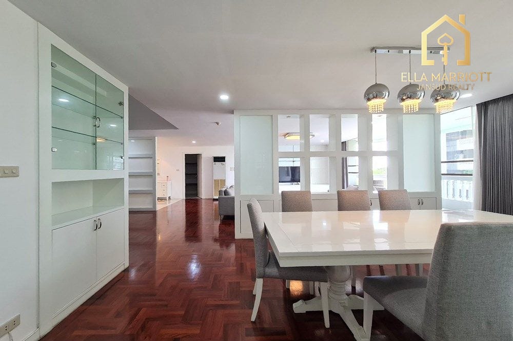 Pet-Friendly Duplex Apartment | Spacious with Open Views 5