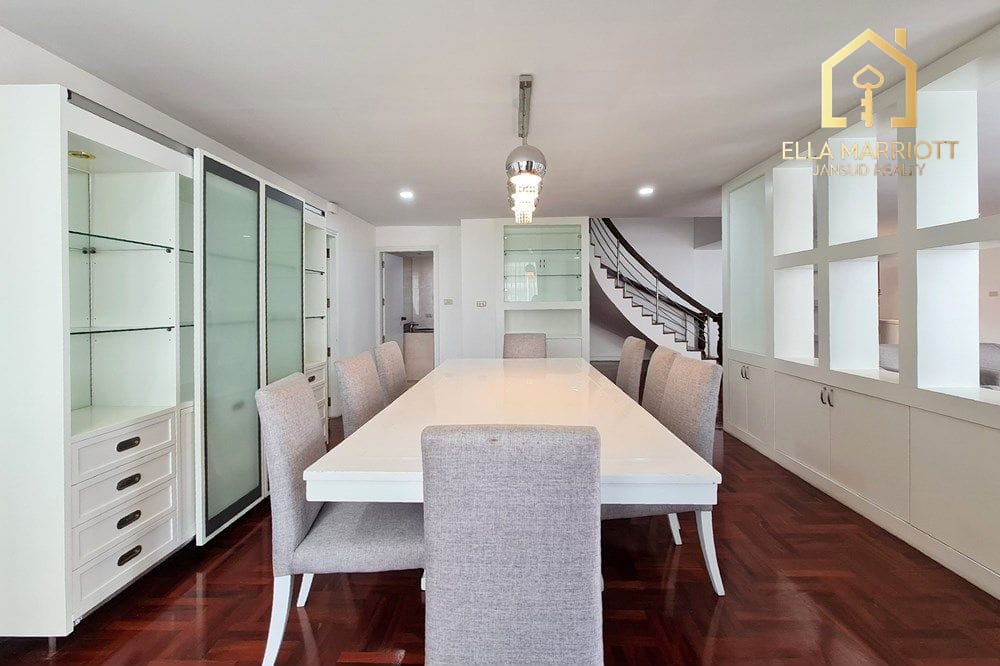 Pet-Friendly Duplex Apartment | Spacious with Open Views 7