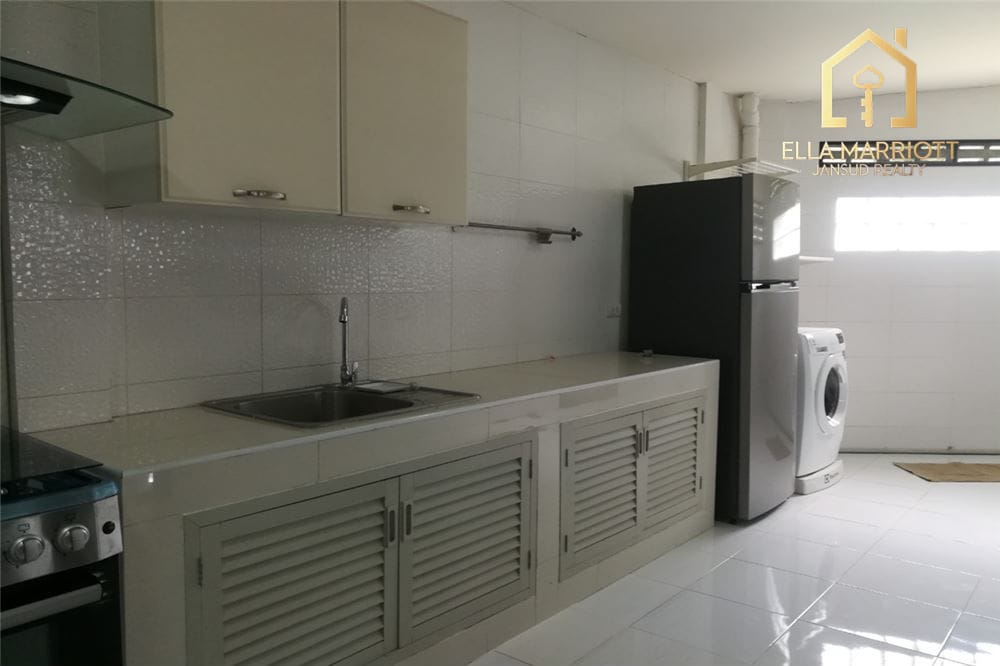 3-Bedroom Townhouse for Rent in Prime Sukhumvit Location 11