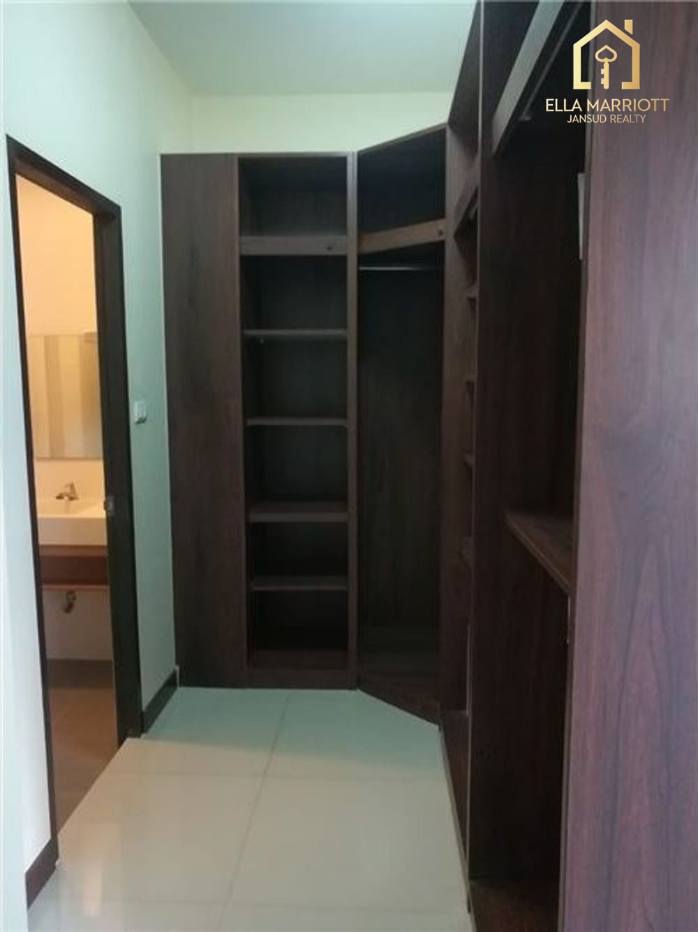 3-Bedroom Townhouse for Rent in Prime Sukhumvit Location 15