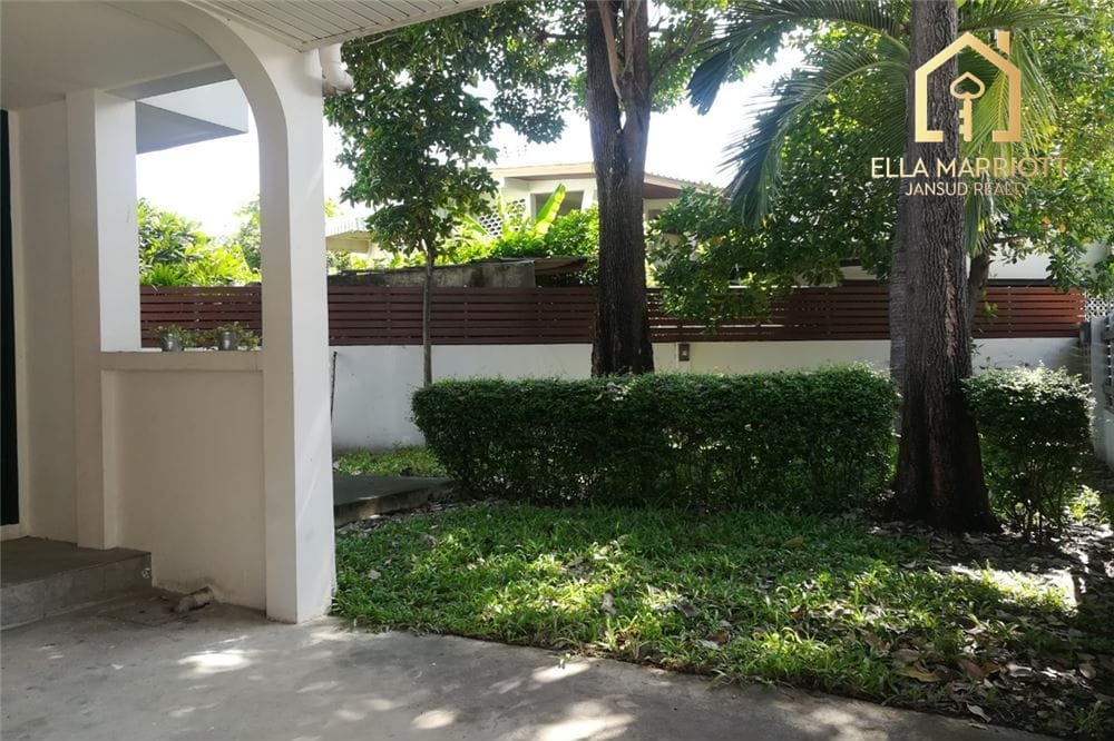 3-Bedroom Townhouse for Rent in Prime Sukhumvit Location 4
