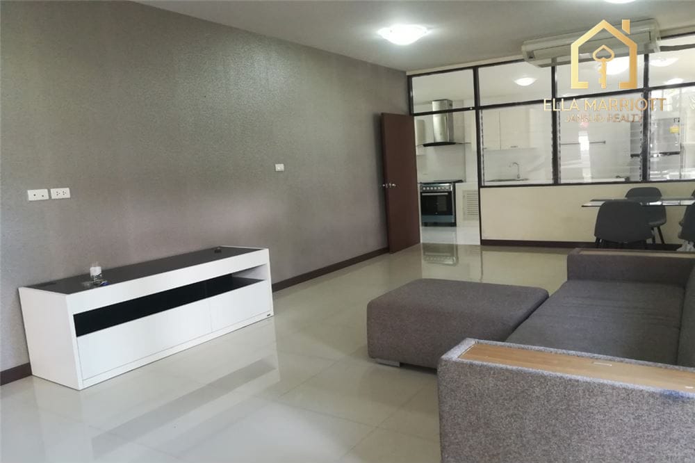 3-Bedroom Townhouse for Rent in Prime Sukhumvit Location 8