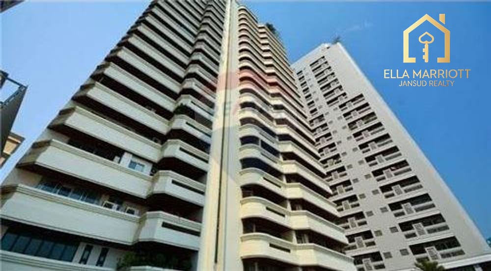 Newly Renovated 2-Bed Condo at Newton Tower - 4 Min Walk to BTS Nana 10