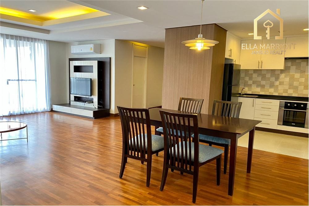 Newly Renovated 2-Bed Condo at Newton Tower - 4 Min Walk to BTS Nana 2