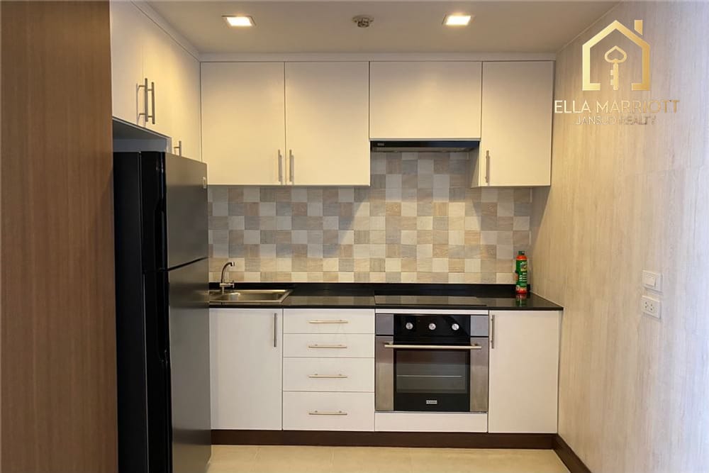 Newly Renovated 2-Bed Condo at Newton Tower - 4 Min Walk to BTS Nana 3