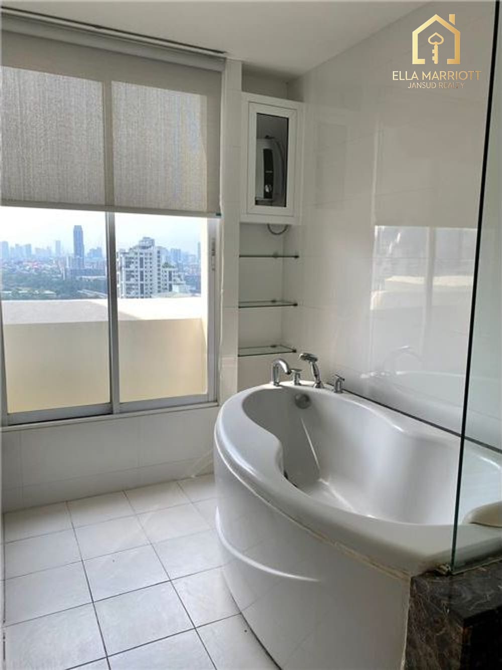 Newly Renovated 2-Bed Condo at Newton Tower - 4 Min Walk to BTS Nana 9