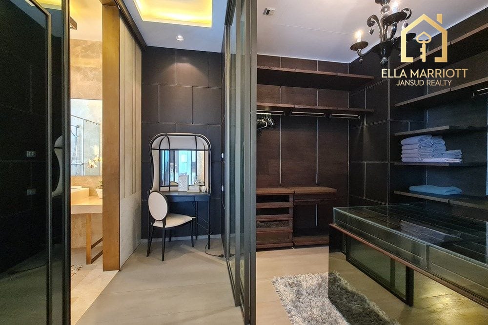 Luxury 3-Bedroom Penthouse with Private Pool Just 4 Mins Walk from BTS Nana 11