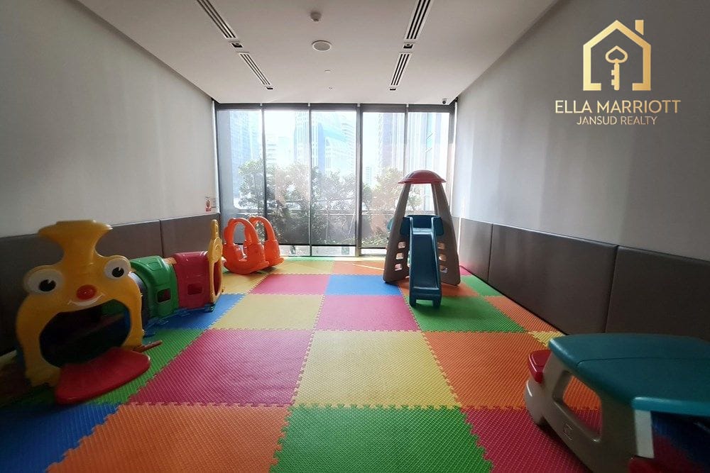 Luxury 3-Bedroom Penthouse with Private Pool Just 4 Mins Walk from BTS Nana 34