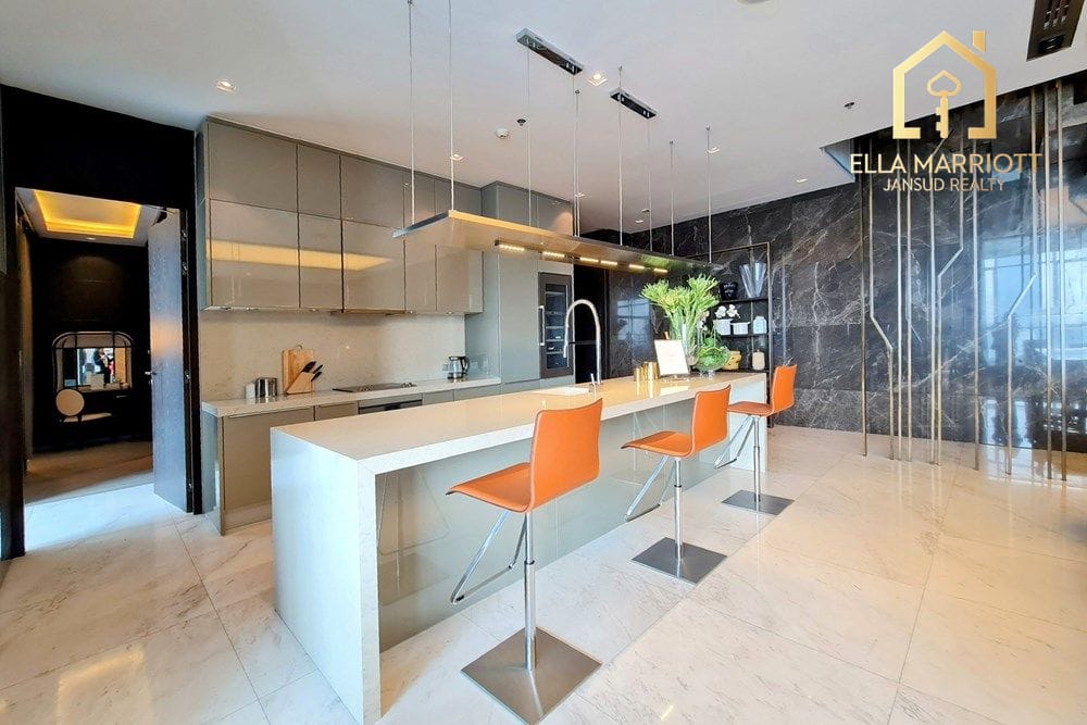 Luxury 3-Bedroom Penthouse with Private Pool Just 4 Mins Walk from BTS Nana 6