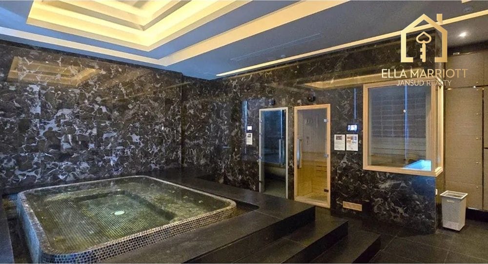 4-Bedroom Condo at Q1 Sukhumvit Penthouse - 296 Sqm on 36th Floor 16