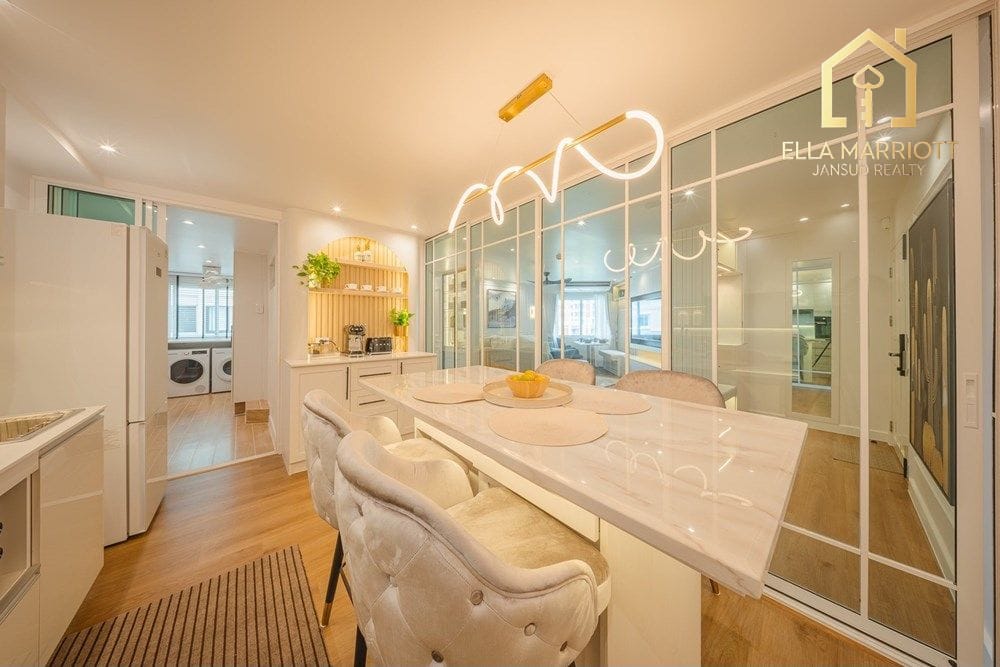 Neu renovierte 90 m² Eigentumswohnung mit 2 Schlafzimmern und privatem Parkplatz in Fortune Town. 6