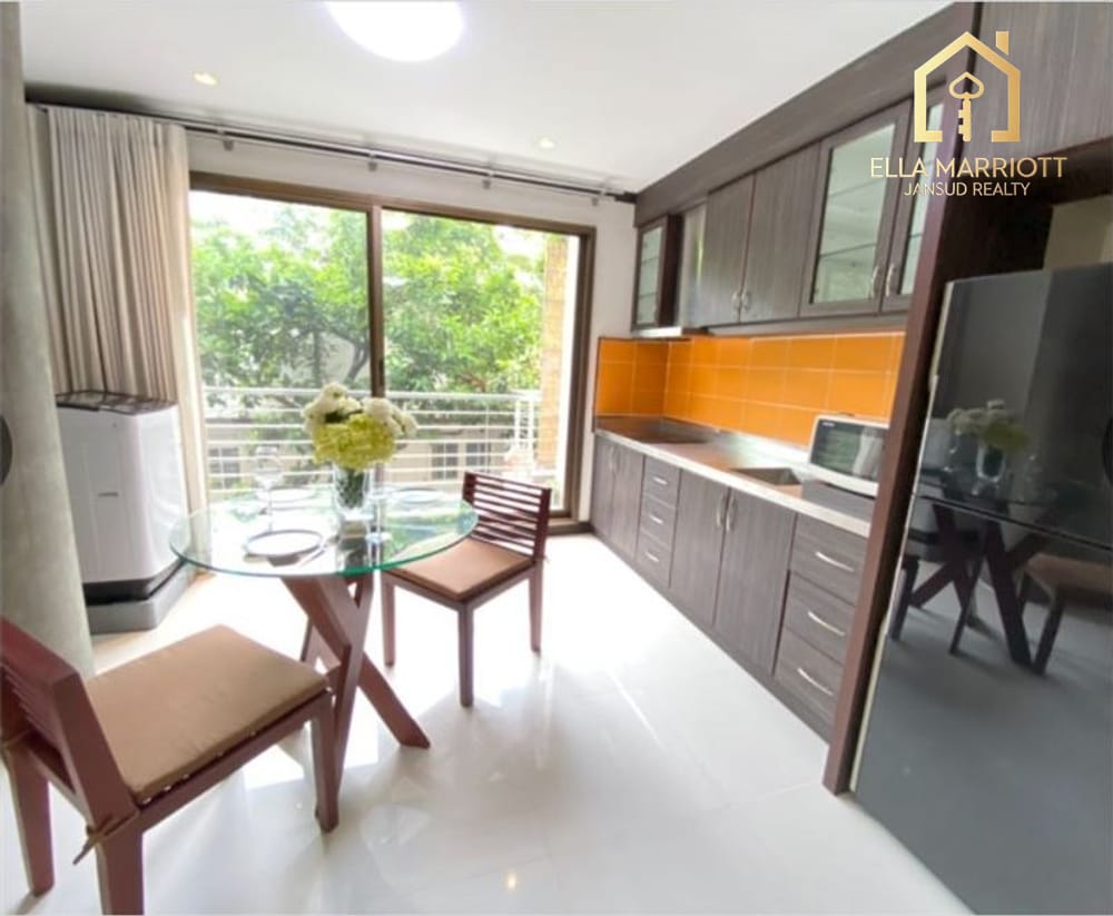 Rent 35K | Fully Renovated 77sqm 1BR | Bathtub | Pet Friendly Thonglor 4