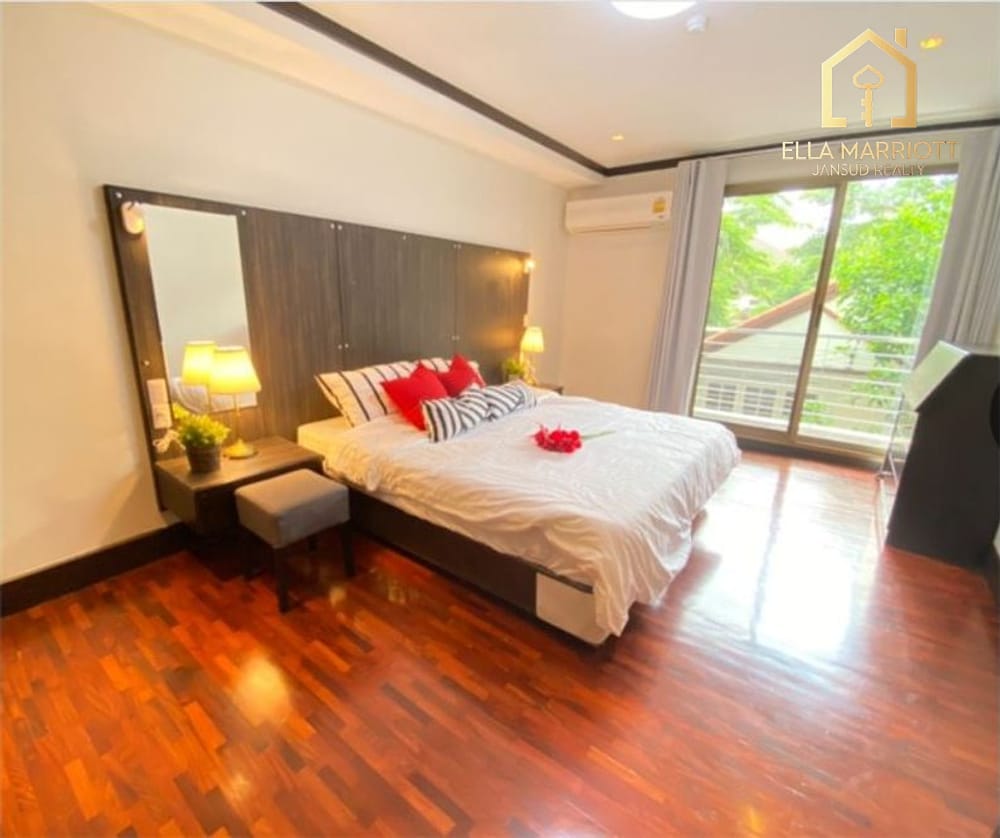 Rent 35K | Fully Renovated 77sqm 1BR | Bathtub | Pet Friendly Thonglor 5