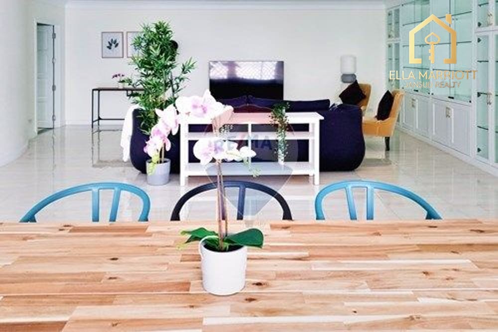 2-Bedroom Condo at Le Premier 1 — 4 min walk to MRT Sukhumvit 4