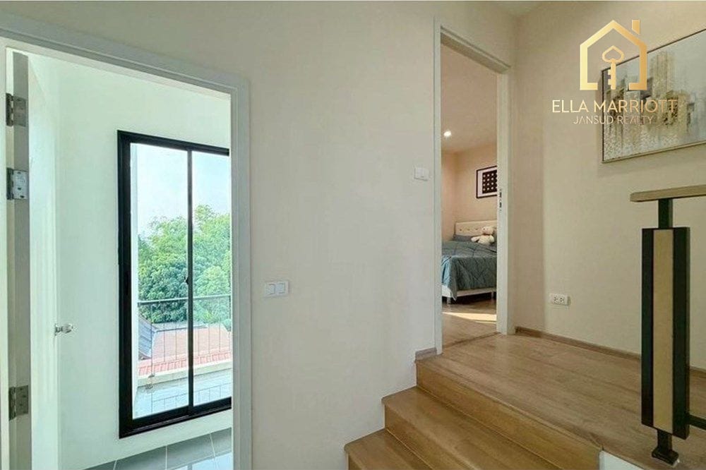 3.5-Story Townhome at Estara Haven Phatthanakan 20 | Proximity to Thonglor 9