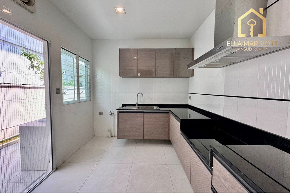 4-Bedroom Detached House in Ratchaphruek 11