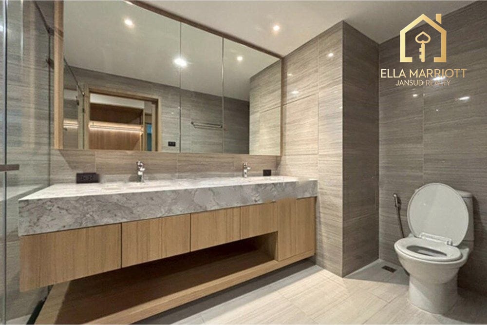 Renovated 280sqm 3BR | Steps to BTS Phrom Phong & EmQuartier 13