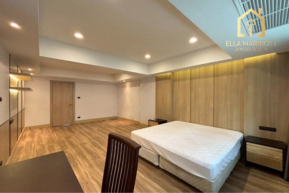 Renovated 280sqm 3BR | Steps to BTS Phrom Phong & EmQuartier 15