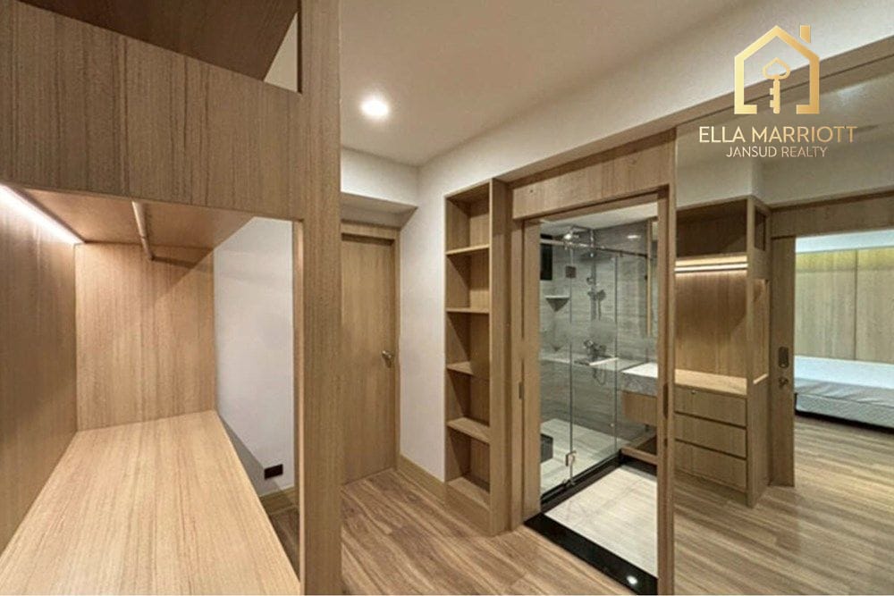 Renovated 280sqm 3BR | Steps to BTS Phrom Phong & EmQuartier 16