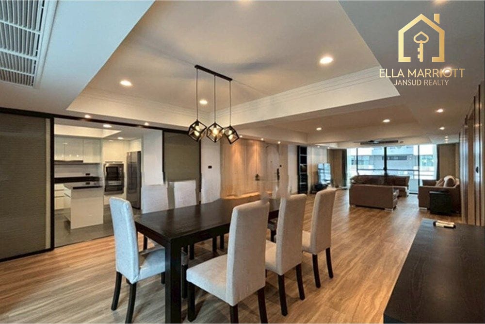 Renovated 280sqm 3BR | Steps to BTS Phrom Phong & EmQuartier 3