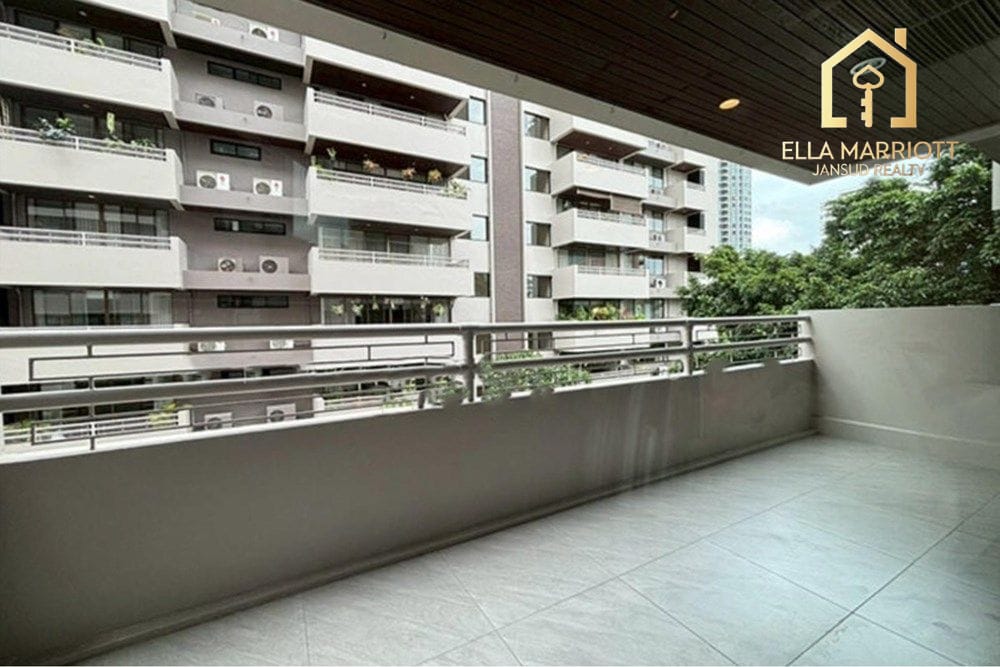Renovated 280sqm 3BR | Steps to BTS Phrom Phong & EmQuartier 5