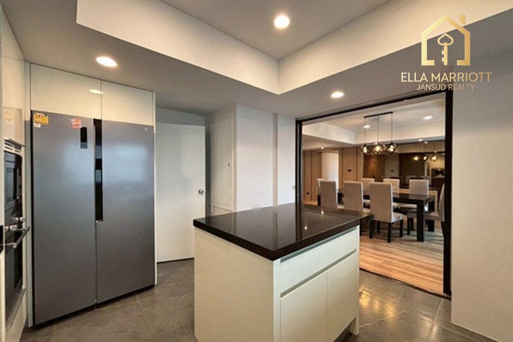 Renovated 280sqm 3BR | Steps to BTS Phrom Phong & EmQuartier 7