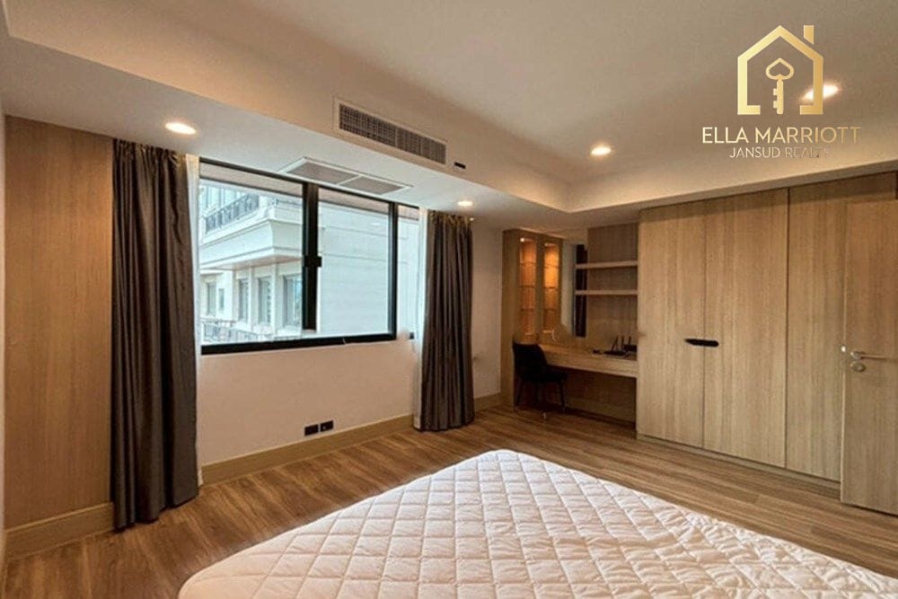 Renovated 280sqm 3BR | Steps to BTS Phrom Phong & EmQuartier 9