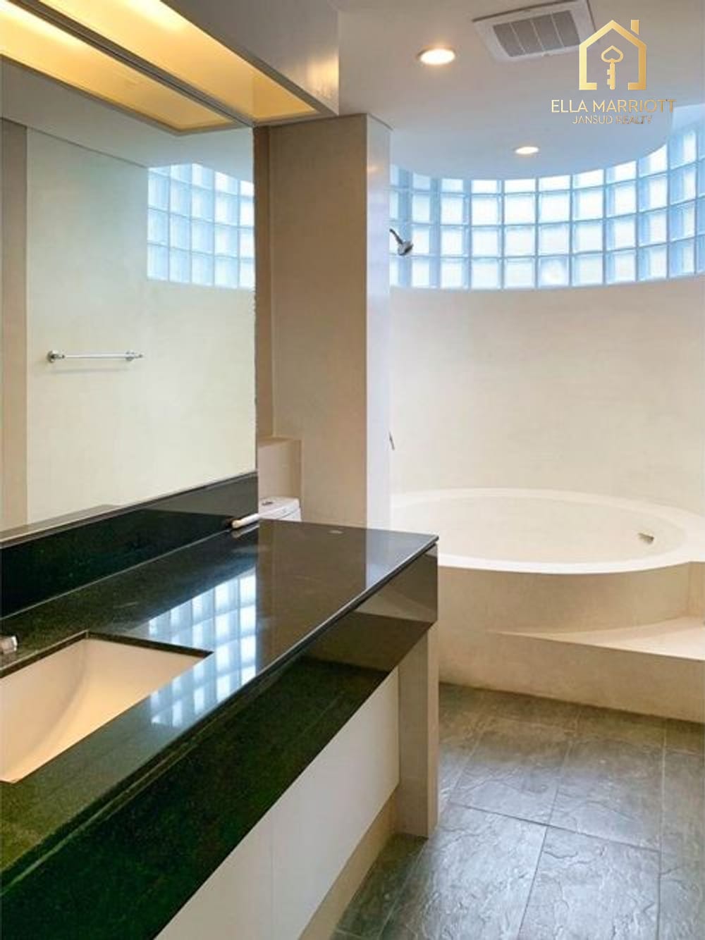Geräumige 290m² 4-Schlafzimmer Eigentumswohnung in Ekkamai | Haustierfreundlich, nahe St. Andrews & BTS 13