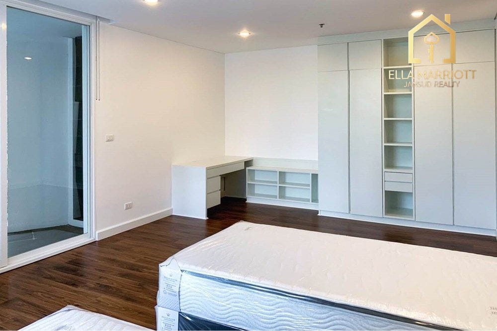 Geräumige 290m² 4-Schlafzimmer Eigentumswohnung in Ekkamai | Haustierfreundlich, nahe St. Andrews & BTS 15