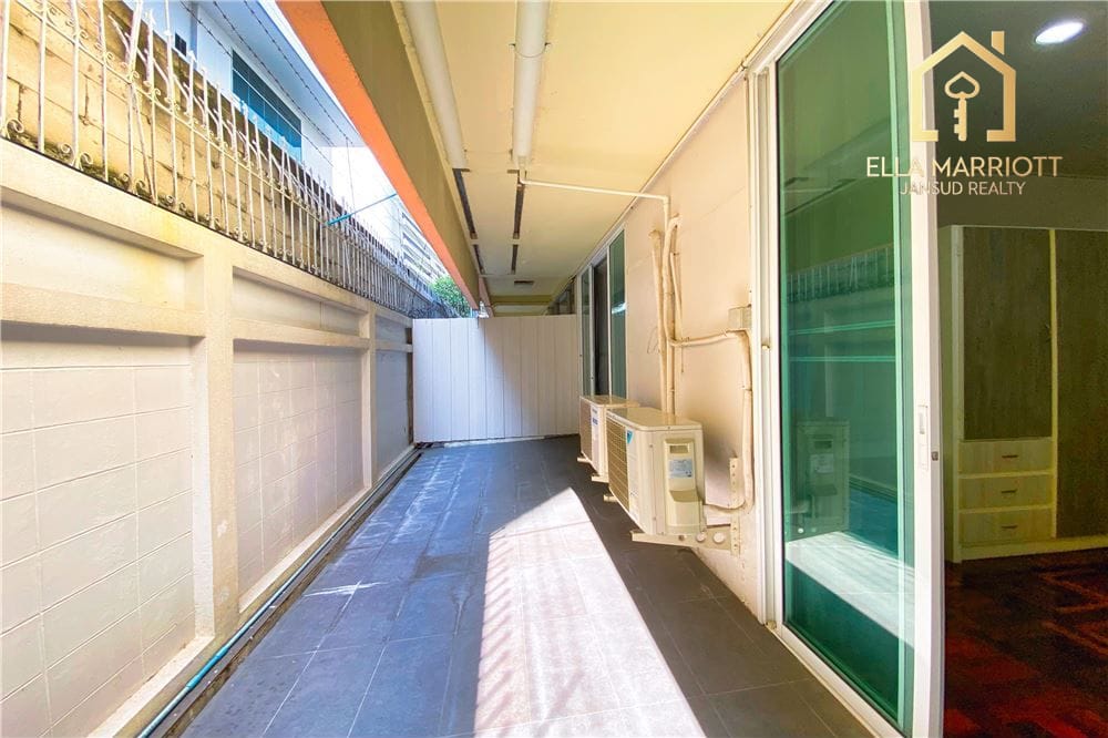 FOR RENT Pet friendly 2 bedrooms in Asoke 4