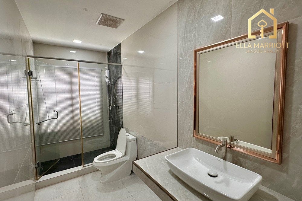 Luxurious House for Sale in Prawet 35