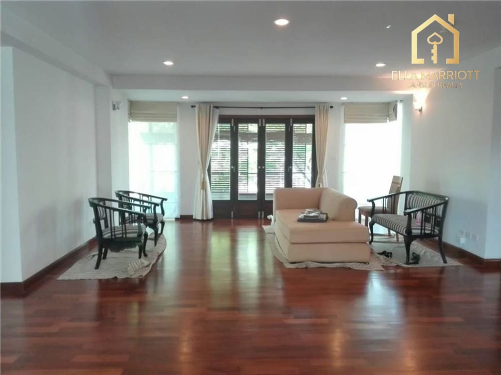 Homey 250sqm 3BR | Sukhumvit 24 | Behind Emporium | 1