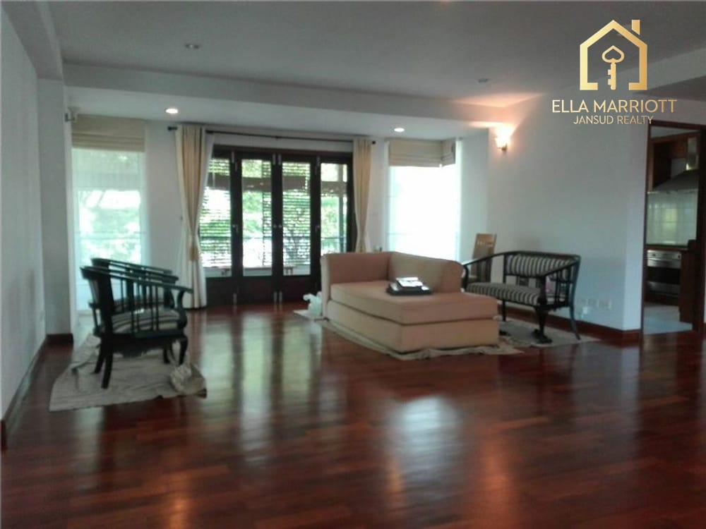 Homey 250sqm 3BR | Sukhumvit 24 | Behind Emporium | 2