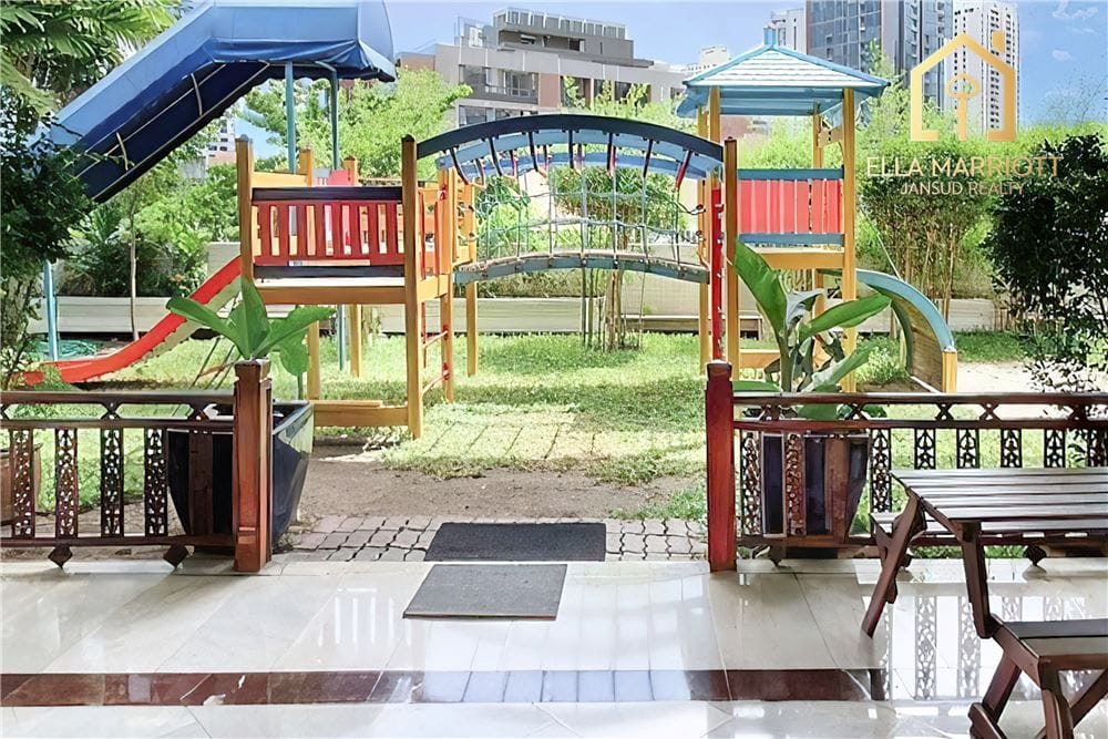 Mietwohnung mit 3 Schlafzimmern und 2 Wohnzimmern in Sukhumvit 30 17