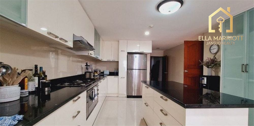 Mietwohnung mit 3 Schlafzimmern und 2 Wohnzimmern in Sukhumvit 30 6