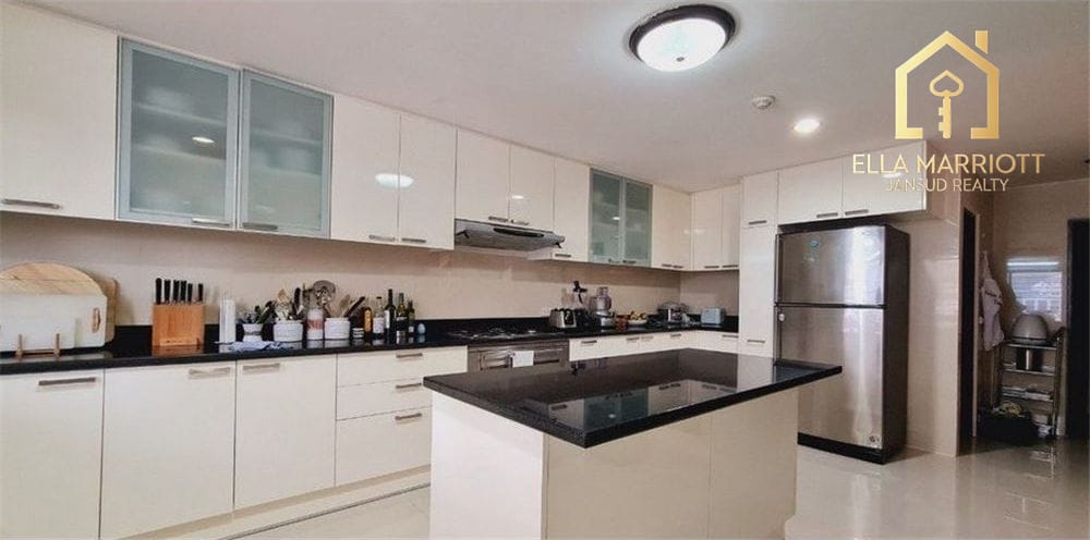 Mietwohnung mit 3 Schlafzimmern und 2 Wohnzimmern in Sukhumvit 30 8