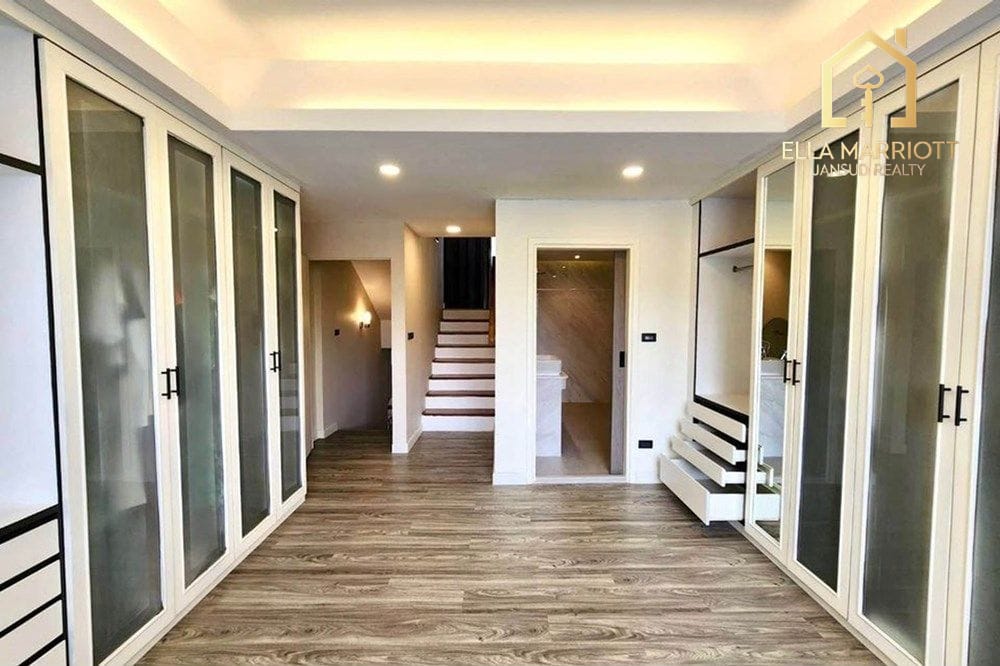 3-Schlafzimmer Reihenhaus in Thonglor - 260qm mit Mezzanin 8