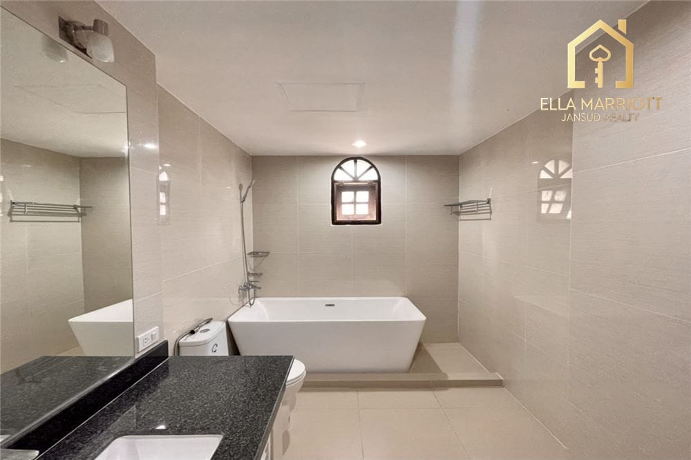 For Rent | Spacious 3-Beds Apartment | Pet Friendly 12