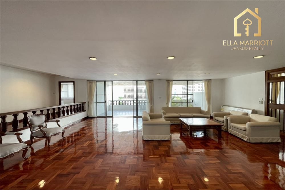 For Rent | Spacious 3-Beds Apartment | Pet Friendly 3