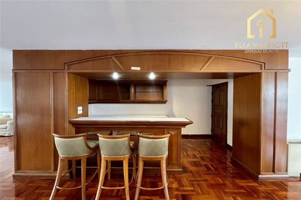For Rent | Spacious 3-Beds Apartment | Pet Friendly 9