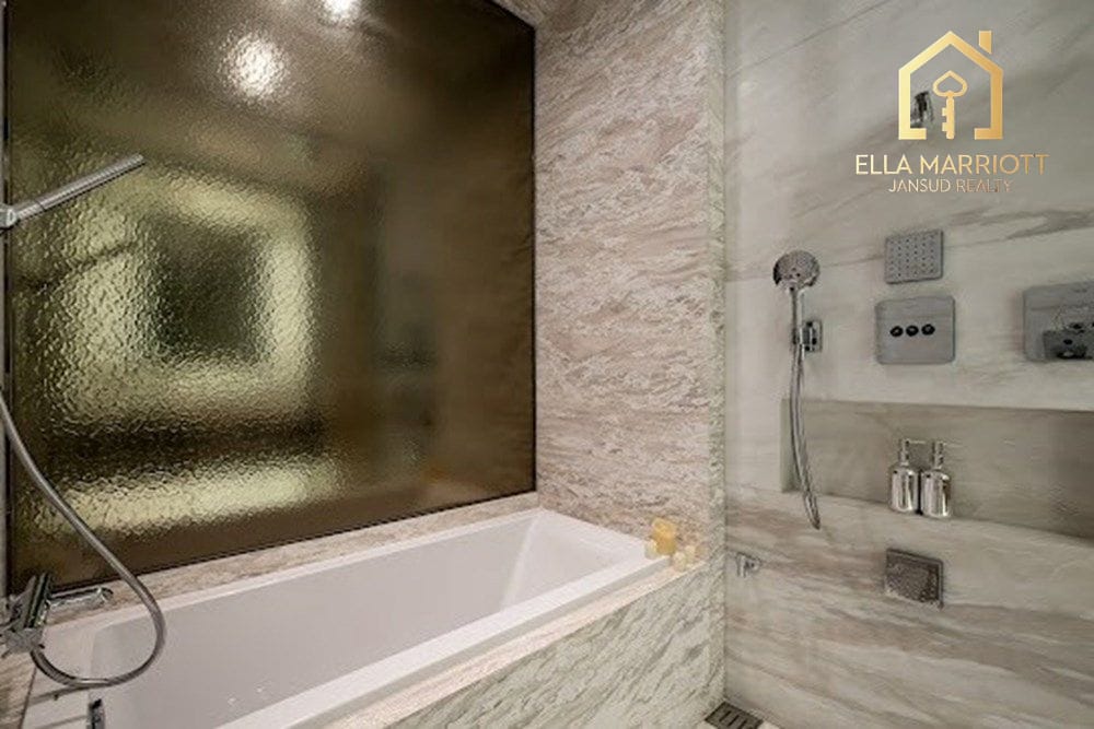 Luxurious Bangkok Condo: Prime Urban Living 11