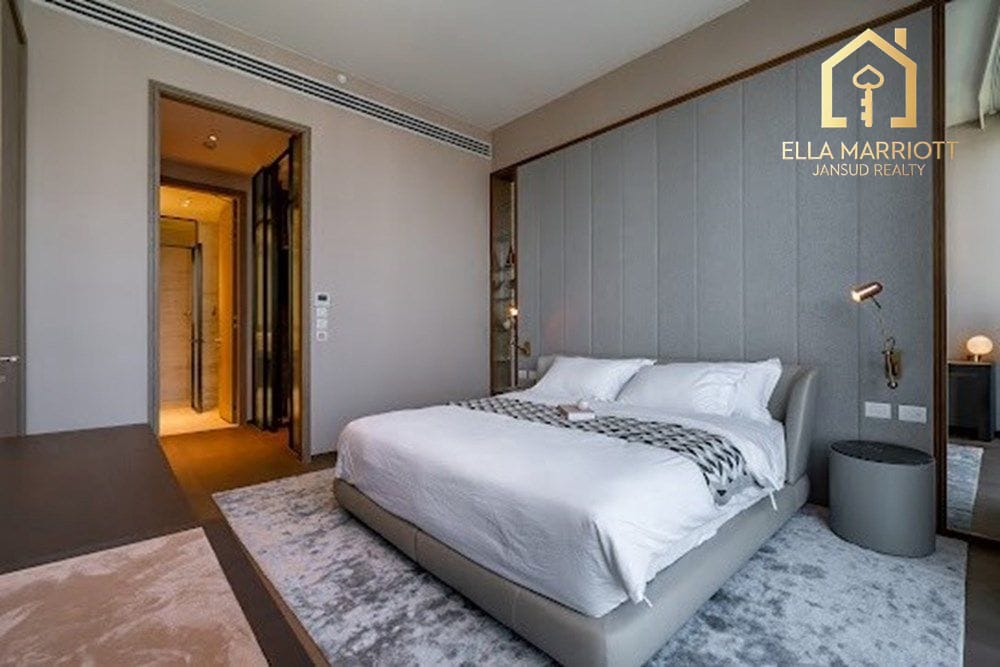 Luxurious Bangkok Condo: Prime Urban Living 8