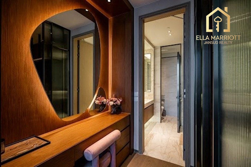 Luxurious Bangkok Condo: Prime Urban Living 9