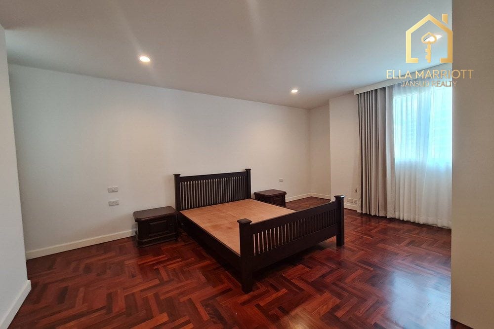 Rent 190K | 380sqm 4BR 4BA 6th Fl | Huge Lanai Balcony | Sukhumvit 26 10