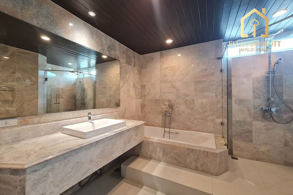 Rent 190K | 380sqm 4BR 4BA 6th Fl | Huge Lanai Balcony | Sukhumvit 26 18